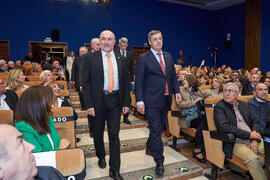 Eugenio Luque y Teodomiro López. Entrega de las distinciones "Oikonomos" de la Facultad de Ciencias Económicas y Empresariales de la Universidad de Málaga. Paraninfo. Diciembre de 2024