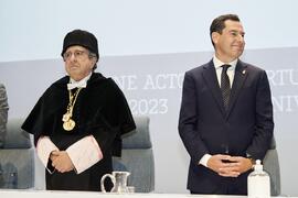 José Ángel Narváez y Juan Manuel Moreno Bonilla. Solemne Acto de Apertura del Curso Académico 2022/2023 de las Universidades Andaluzas. Escuela Técnica Superior de Ingeniería Informática y Telecomunicaciones. Septiembre de 2022