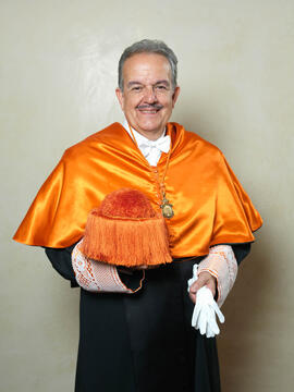 Retratos de D. Juan Ramón Cuadrado Roura como Doctor "Honoris Causa" por la Universidad de Málaga. Junio de 2009