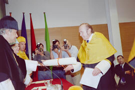 Investidura como Doctor "Honoris Causa" de D. Andrew Victor Schally por la Facultad de Medicina de la Universidad de Málaga. Salón de Actos del Rectorado. Octubre de 2002