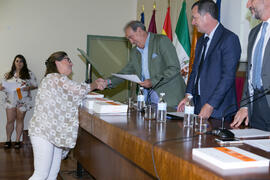 Entrega de mención especial. Facultad de Ciencias Económicas y Empresariales. Junio de 2018