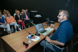 Julio Fraga pronuncia su conferencia "Andalucía en el teatro: del sentimiento trágico a la comedia sin estereotipos". Curso de Verano "El humor en las artes escénicas". Marbella. Julio de 2018