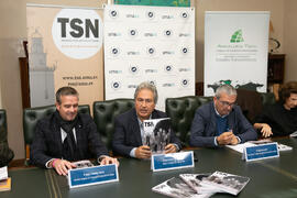Juan Antonio García Galindo presenta el número 6 de la revista TSN (Transatlantic Studies Network). Edificio del Rectorado. Noviembre de 2019