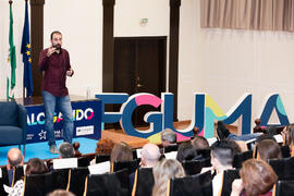Aitor Sánchez en su conferencia "Dialogando para desmontar mitos sobre nutrición". Facultad de Medicina. Marzo de 2017