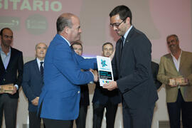 Entrega de distinción. Gala del Deporte Universitario. Escuela Técnica Superior de Ingeniería de Telecomunicaciones. Junio de 2015