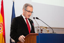 Miguel Porras en la imposición de la Medalla de Oro de la Universidad de Málaga a la Universidad de Granada. Paraninfo. Diciembre de 2016