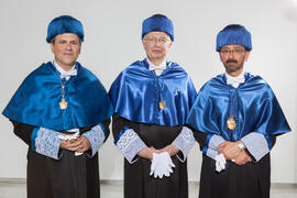 Retrato de Francisco José Palma, Ezequiel Pérez-Hinestrosa y Jean-Marie Lehn en su investidura como Doctor "Honoris Causa" por la Facultad de Ciencias de la Universidad de Málaga. Edificio del Rectorado. Junio 2015
