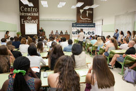 Intervención de un alumno. Graduación del alumnado del CIE de la Universidad de Málaga. Centro Internacional de Español. Junio de 2015