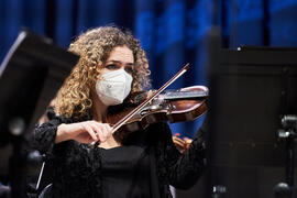 Violinista. Concierto de Bandas Sonoras de la 31 edición de Fancine de la Universidad de Málaga. Auditorio de la Escuela Técnica de Ingeniería de Telecomunicaciones e Informática. Noviembre de 2021