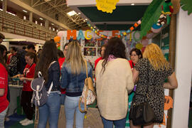 Estand de la Facultad de Ciencias de la Educación. Jornadas de Puertas Abiertas de la Universidad de Málaga. Complejo Polideportivo Universitario. Abril de 2015