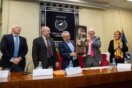 Nombramiento de José Sánchez Maldonado como Alumno de Honor de la Facultad de Ciencias Económicas y Empresariales. Facultad de Ciencias Económicas y Empresariales. Diciembre de 2019