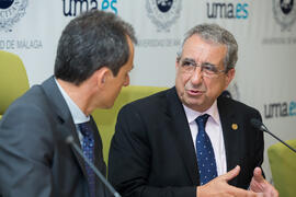 José Ángel Narváez y Pedro Duque. Consejo de Gobierno extraordinario de la Universidad de Málaga. Edificio del Rectorado. Junio de 2018