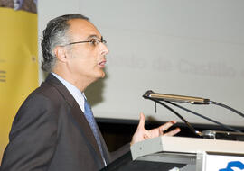 Conferencia Inaugural de Manuel Castillo. 2º Congreso Internacional de Actividad Físico-Deportiva para Mayores de la Universidad de Málaga. Palacio de Ferias y Congresos de Málaga. Marzo de 2007