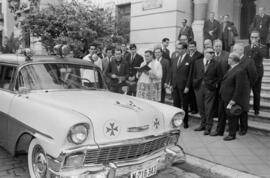 Bendición de nueva ambulancia del Ayuntamiento. Parque de Málaga. Enero de 1963