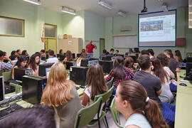 Visita al aula de Informática, como parte del acto de bienvenida a los alumnos de primer curso de Económicas. Paraninfo. Septiembre de 2014