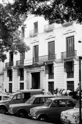 Málaga. Fachada del edificio de la antigua Audiencia Provincial. Obras de adaptación para la instalación del Colegio Universitario de Málaga. Septiembre de 1970