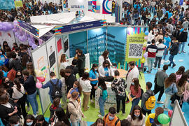 Estand de la Facultad de Ciencias. Jornada de Puertas Abiertas de la Universidad de Málaga. Complejo Polideportivo Universitario. Marzo de 2022