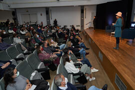Raquel Haro. Dialogando sobre "cómo convertir tus dramas en una bonita historia". Facultad de Psicología y Logopedia de la Universidad de Málaga. Febrero de 2022