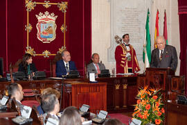 Intervención de Eugenio Chicano tras la entrega de la Medalla de la Ciudad y su nombramiento como Hijo Predilecto. Ayuntamiento de Málaga. Octubre de 2014