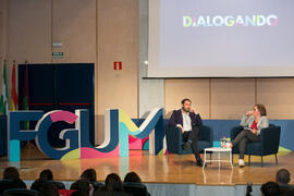 Pere Estupinyà y Esther Luque. Conferencia "Dialogando", con Pere Estupinyà. Facultad de Ciencias. Octubre de 2018