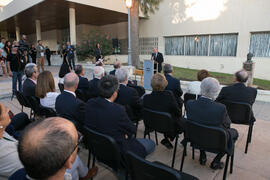 Nikos Kantarzis en la presentación del árbol de Hipócrates donado por la isla de Kos. Facultad de Medicina. Octubre de 2017