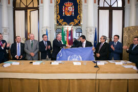 Entrega de la bandera de la ONU. Presentación del Centro Internacional de Autoridades y Líderes. Ayuntamiento de Málaga. Julio de 2018
