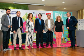 Foto de grupo. Encuentro con José María Aznar. Cursos de Verano de la Universidad de Málaga. Edificio del Rectorado. Julio de 2018
