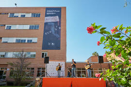 Concierto en el jardín de la facultad como parte del acto de bienvenida a los alumnos de primer curso de Económicas. Paraninfo. Septiembre de 2014