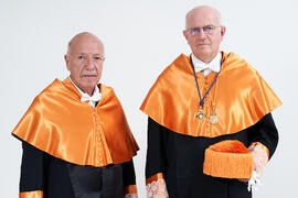 Retrato de Félix Requena y Alejandro Portes previo a su investidura como Doctor "Honoris Causa" por la Universidad de Málaga. Paraninfo. Octubre de 2024