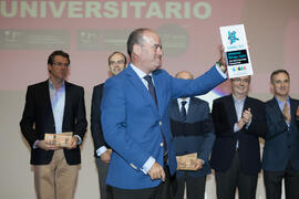 Entrega de distinción. Gala del Deporte Universitario. Escuela Técnica Superior de Ingeniería de Telecomunicaciones. Junio de 2015
