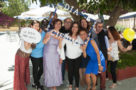 Profesores de CIE-UMA posando en la fiesta del Día del Español. Centro Internacional de Español de la Universidad de Málaga. Junio de 2016