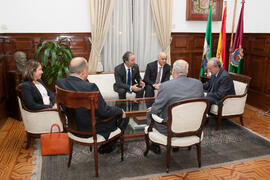 Reunión con el alcalde de Málaga posterior a la firma del convenio con la Universidad de Sharjah, Emiratos Árabes. Ayuntamiento de Málaga. Noviembre de 2015