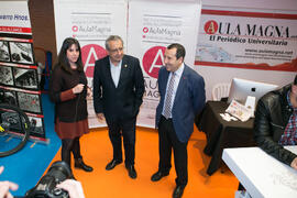 María Teresa Fernández-Ostos, José Ángel Narváez y José Luis Ruiz Espejo en el estand de Aula Magna en las Jornadas de Puertas Abiertas de la Universidad de Málaga. Complejo Polideportivo Universitario. Marzo de 2017