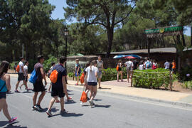 Alumnos entrando al parque. Aventura Amazonia Marbella. Olimpiada Española de Economía, Fase Nacional. Marbella. Junio de 2015