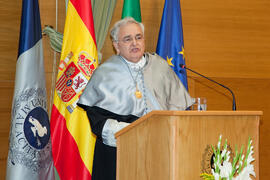 Bernardo Díaz Nosty en la investidura como Doctores "Honoris Causa" de Michelle Mattelart y Armand Mattelart por la Facultad de Ciencias de la Comunicación de la  Universidad de Málaga. Rectorado. Abril de 2014