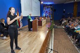 Intérprete de signos. Investidura de Hermanfrid Schubart, Alejandro Portes y Luis Enrique de la Villa como Doctores "Honoris Causa" por la Universidad de Málaga. Paraninfo. Octubre de 2024