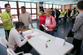 Recogida de diplomas. 7º Congreso Internacional de Actividad Física Deportiva para Mayores. Escuela Técnica Superior de Ingeniería de Telecomunicaciones y de Informática. Noviembre de 2017