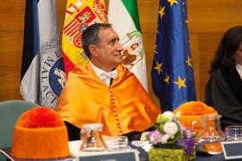 Investidura como Doctor "Honoris Causa" de D. Juan Ramón Cuadrado Roura por la Universidad de Málaga. Rectorado. Junio de 2009