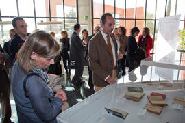 Presentación exposición bibliográfica "León Tolstói. Lúcido fulgor", por el centenario de su fallecimiento. Biblioteca General. Noviembre de 2010
