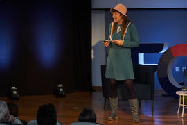 Raquel Haro. Dialogando sobre "cómo convertir tus dramas en una bonita historia". Facultad de Psicología y Logopedia de la Universidad de Málaga. Febrero de 2022