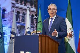 José Francisco Salado Escaño. Entrega de la Medalla de Oro de la Universidad de Málaga a la Diputación Provincial de Málaga. Paraninfo. Noviembre de 2023