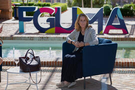 Theresa Zabell momentos previos a su conferencia en el ciclo "Dialogando" de la Fundación General de la Universidad de Málaga. Jardín Botánico. Mayo de 2021