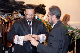Integrantes del desfile procesional de la estación de penitencia de la Hermandad de los Estudiantes momentos previos de la misma. Abril de 2014