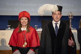 Elsa Marina Álvarez y macero. Toma de posesión del Rector de la Universidad de Málaga y su equipo de gobierno. Paraninfo. Marzo de 2024