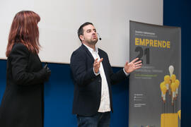 Representación previa a la conferencia de Josef Ajram. Seminario "Emprende 21". Paraninfo. Noviembre de 2017