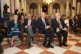 Marion Reder, Alfredo Asensi, Francisco de la Torre y José Manuel Cabra de Luna en el nombramiento de Eugenio Chicano como miembro de la Real Academia de Bellas Artes de San Telmo. Salón de los Espejos, Ayuntamiento de Málaga. Septiembre de 2016
