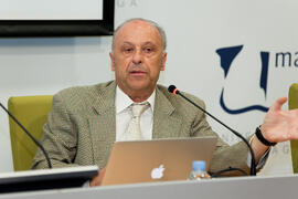Javier Ramírez en la presentación de su libro "Málaga en el punto de mira. Relato fotográfico del siglo XX". Rectorado. Diciembre de 2014.