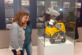 Inauguración de la exposición "UMA 40 años compartiendo futuro". Rectorado. Noviembre de 2012