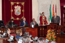 Intervención de Eugenio Chicano tras la entrega de la Medalla de la Ciudad y su nombramiento como Hijo Predilecto. Ayuntamiento de Málaga. Octubre de 2014