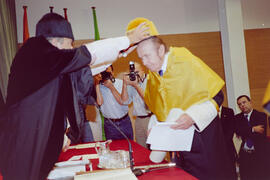 Investidura como Doctor "Honoris Causa" de D. Andrew Victor Schally por la Universidad de Málaga. Salón de Actos del Rectorado. Octubre de 2002